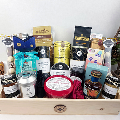 s2udio22. wooden hamper3